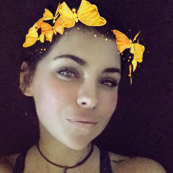 in my dreams I’m dirty, broke, beautiful & free ✌🏼