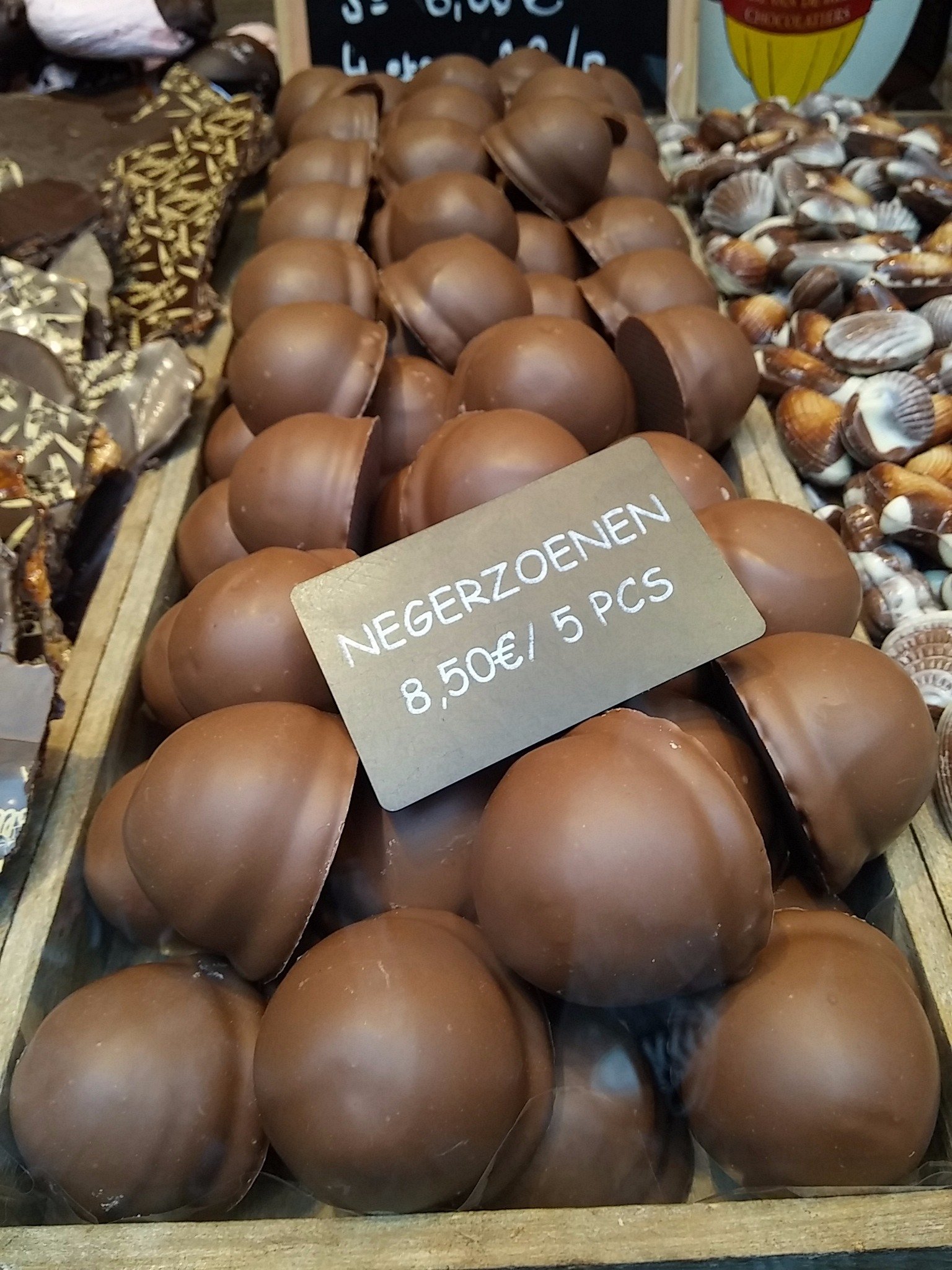 dezlazy's profile picture. Nice legs.........shame about the face.