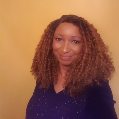 Saundra Gage, #1 Best Selling Author, Coach, and Speaker.
FREE mini-course Unlock Your Money Mindset