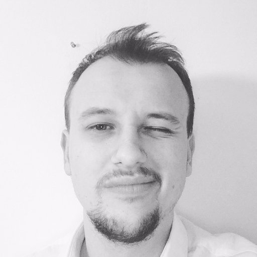 Social Media Specialist 🖥️
Boks 🥊 Zbiera na rajdówkę 🏎️
Uwielbia słowo ukulele 🎸