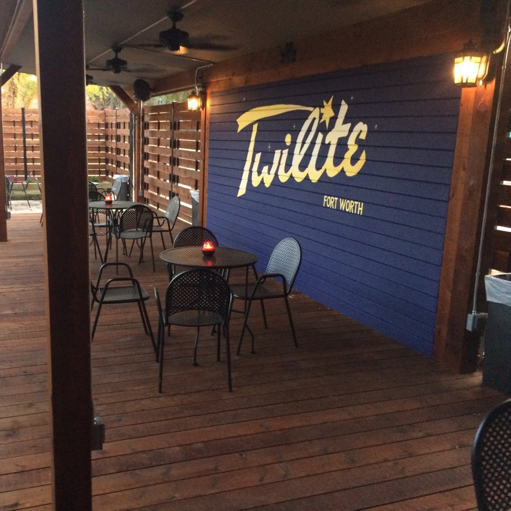 Twilite Near Southside is open! Live music, huge patio, and authentic New Orleans fare including po’boys and sides from our scratch kitchen! 212 Lipscomb.