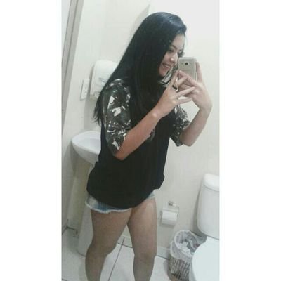 AnaFarias835902's profile picture. 