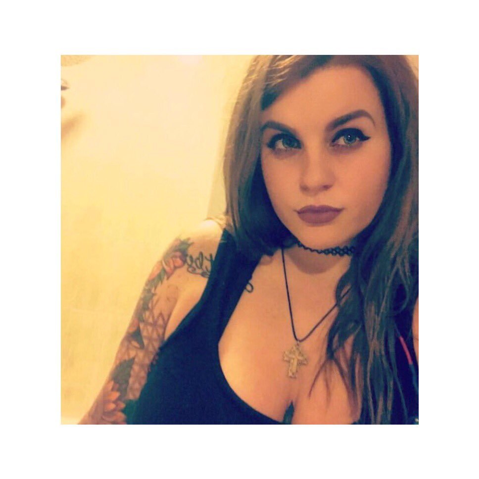 CHRiSTiNEETH_'s profile picture. 