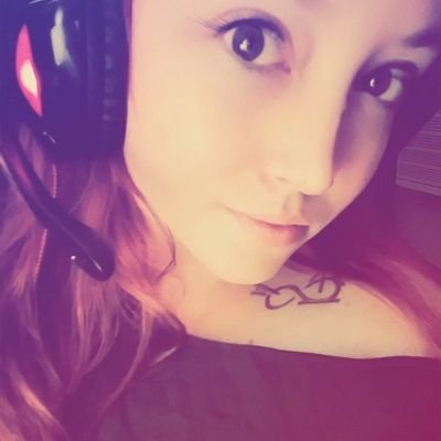 🎀 Ladies don't start fights; but they can finish them. 🎮 Twitch::@::RawrrKat Instagram::@http://RawrrKat.TV