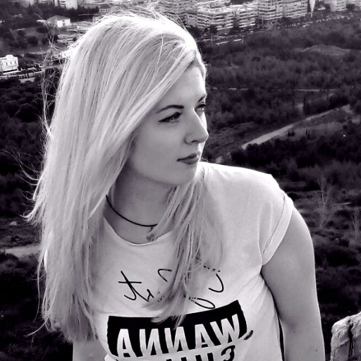 22. Obsessed with Britney Spears & Grey's Anatomy . Vegetarian. Pastry Chef. Live honestly and fearlessly..!