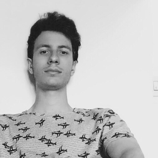Studente. Abito in Via Lattea, Sistema solare, Terra. Mi piace il tennis , ma a lui non piaccio io.