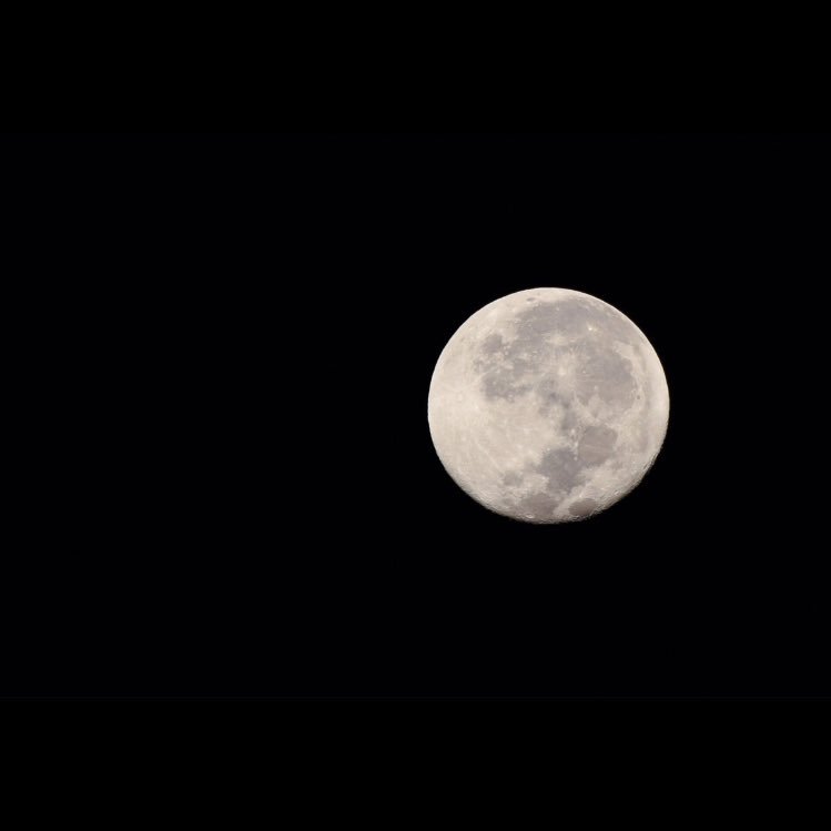 عليك ي قلبي سلام الصابرين . اللهم عائلتي وما دون ذلك ف هو هين🖤