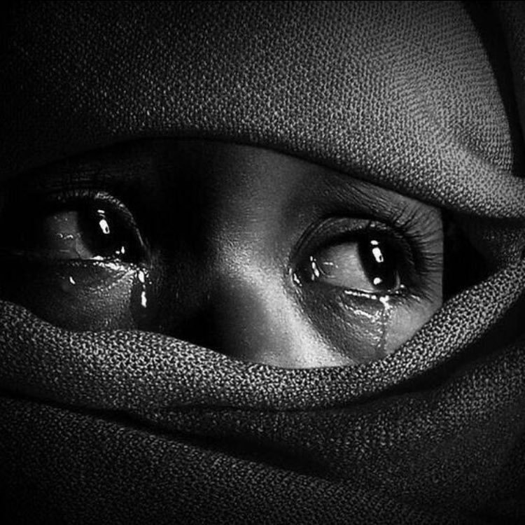 مرارة الفقدِ موجعه، غصة الحنين مُبكيه ، رحم الله أرواحاً مازال وجع رحيلهم يؤلمنا بشده ..