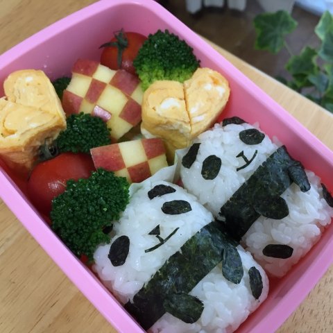 パンダとお料理にはまっている新妻です。