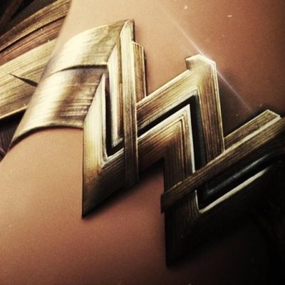 Kairo On Twitter Iu Holding A Exo Lightstick Https T Co Hrc8vihcum