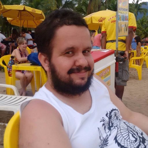 Nerd, Gay, Gamer, RPGista, Deficiente, Revisor, Tradutor, Recifense de nascimento e Paulistano de paixão.