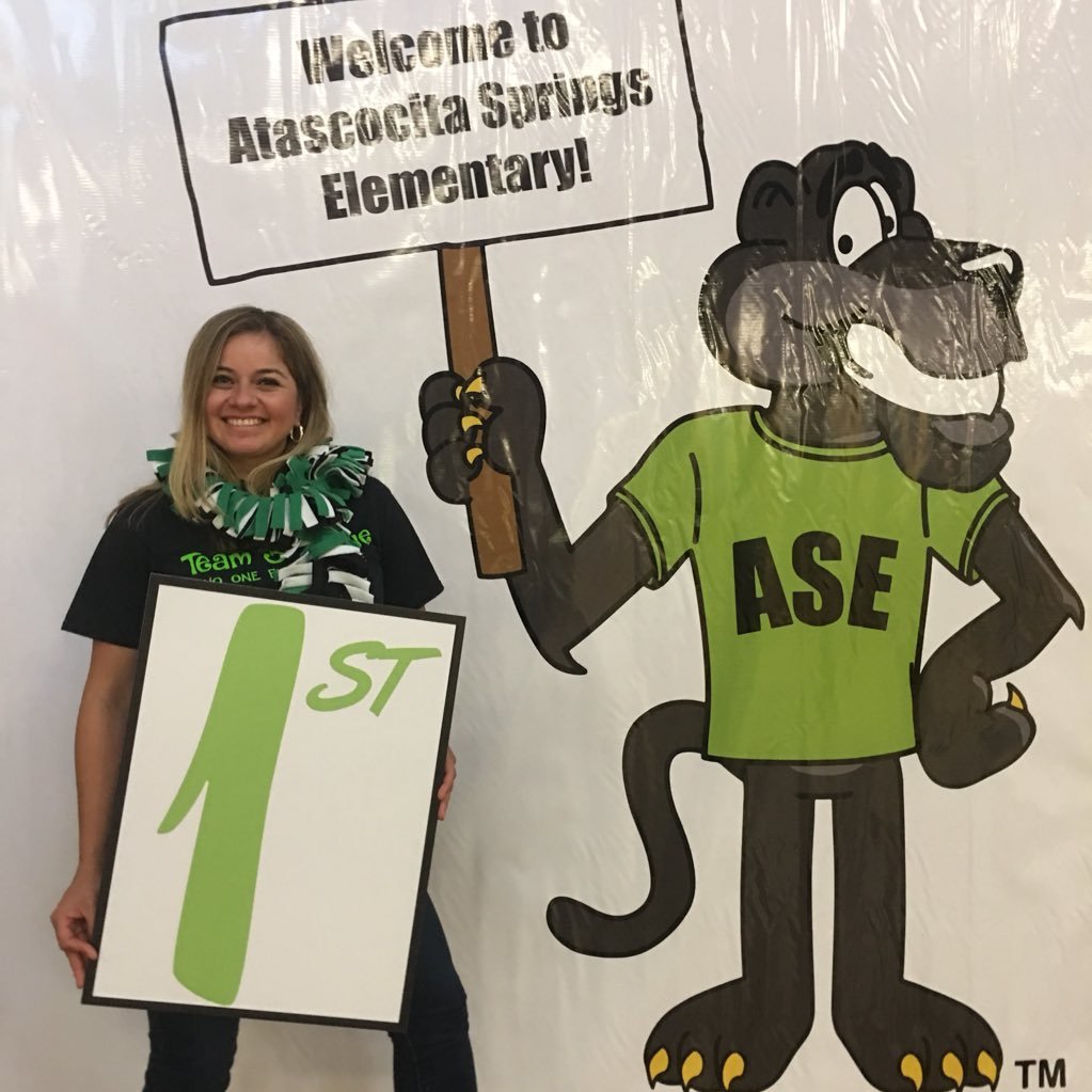ASE_cardenas's profile picture. Mom 💙💖 & 1st grade teacher📝📚🔬🔢
