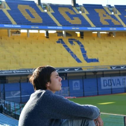 24.
Boca Juniors.
Abogacia.