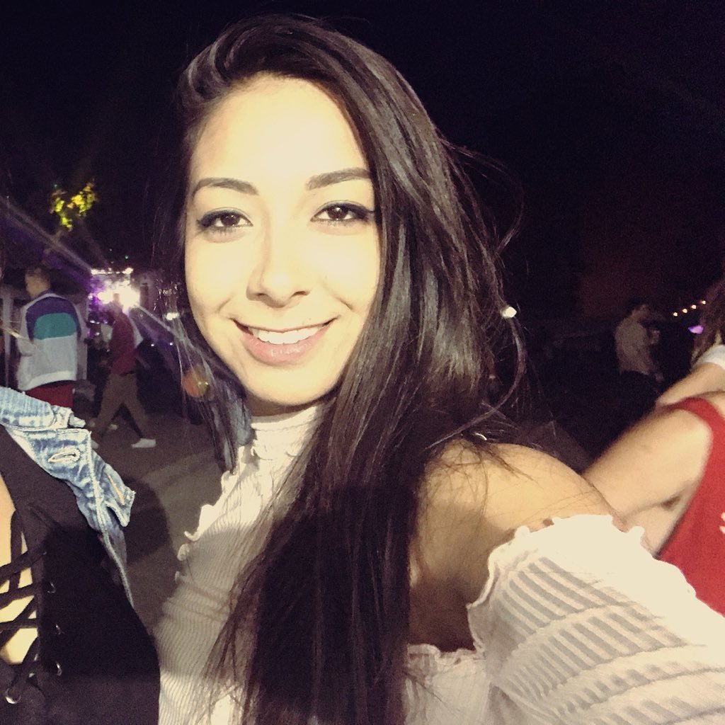 Rissa52690's profile picture. What a life we die to live in.