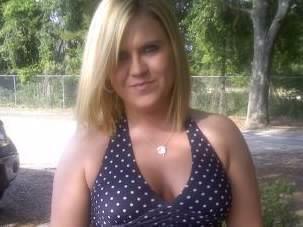 im spontaneous and i love to laugh. im a country girl with a rockstars heart.i rather read the book than watch the movie.