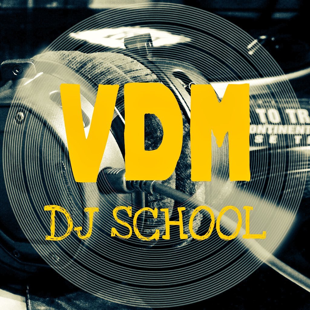 新規現場でのDJ求人により、新たに初心者クラスのスクールを開講! プロのDJプレイヤーとして、デビューを完全サポート! 本気でデビューしたい方…遊びのクオリティを高めたい方弊社スクールにお任せください!