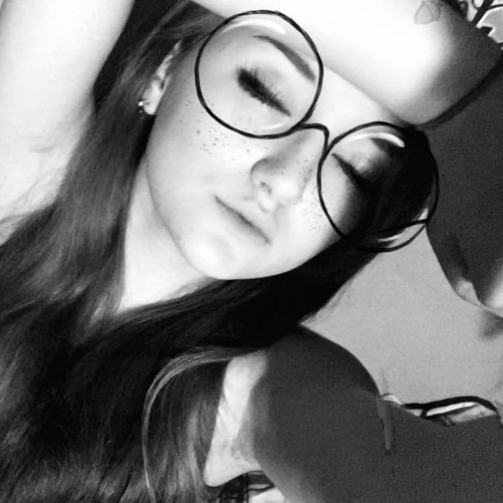 single ,One of Matthew Gray Gubler's Crazed fans. I love Curly fries and Cheese fries and I love Thomas Sanders he is my Queen