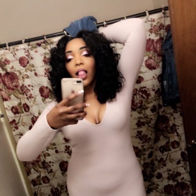 AshleyM21911505's profile picture. ❤️Mother❤️Makeup Artist❤️Student❤️Therapist❤️