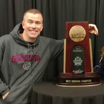 Superstitious fan of the Zags, Wazzu, Dolphins, and NY Rangers.
Huge fan of the Oxford comma.