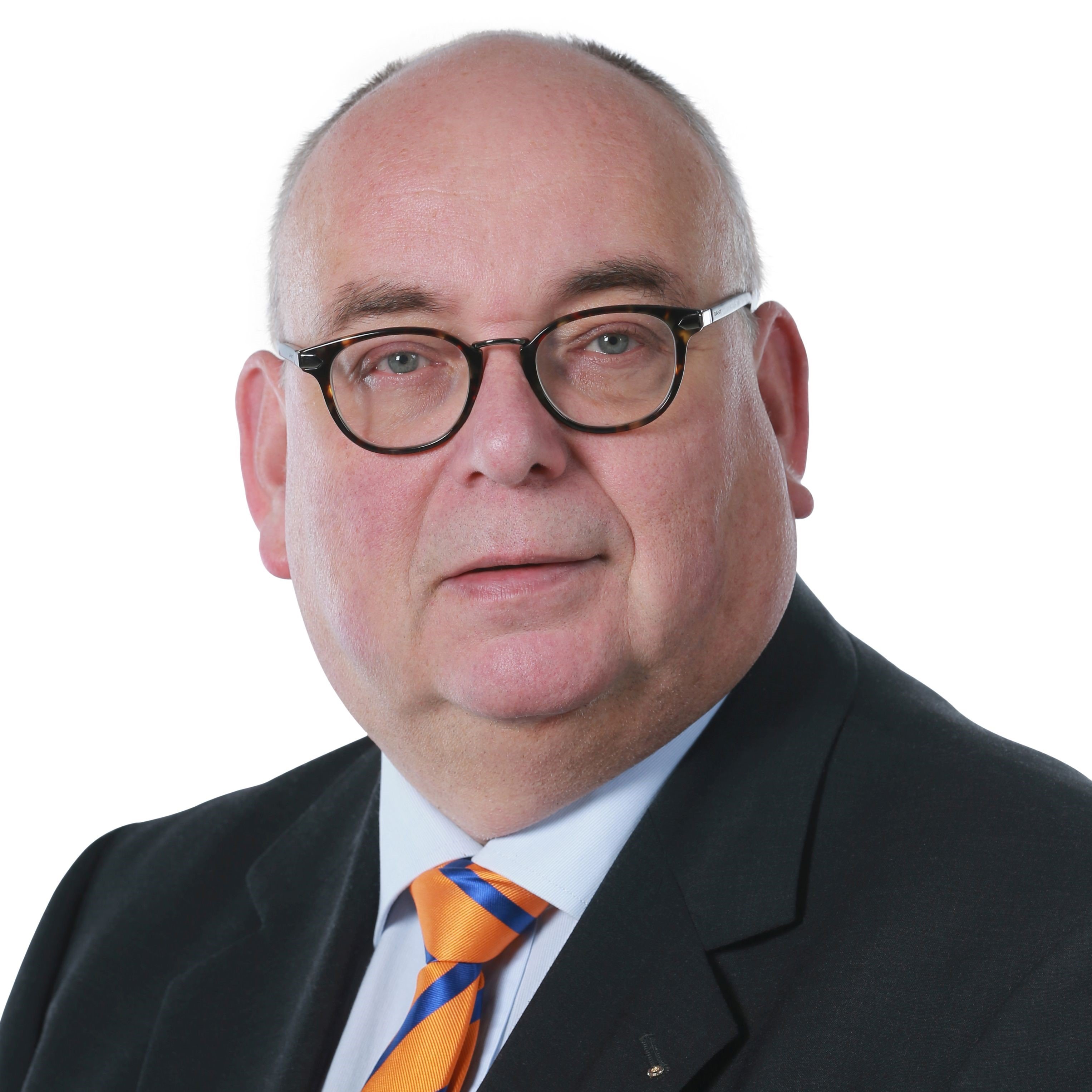 Advocaat in Gendringen. Rotterdamse Achterhoeker. Sociaal-liberale vrijdenker. amateurpoliticus: Fractievz ADA in Oude IJsselstreek.