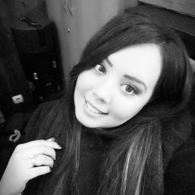 Amina guergour surnommer Nina guer est une journaliste et animatrice tele au sein de l établissement public de télévision algérienne et chanteuse flamenco