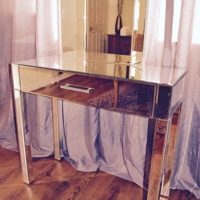 Delivering high quality mirrored furniture made in UK.