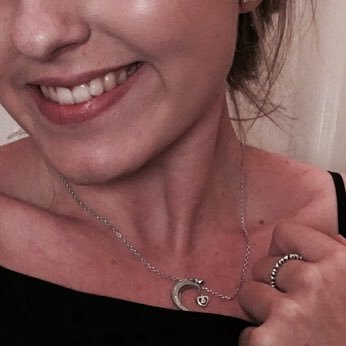 seventeen year old brit who blogs about beauty, books, lifestyle, travel and academia