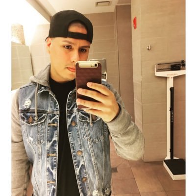 Edad : 28yrs💪 Signo: Virgo☺️ Negocios internacionales👨‍🎓 Lugar: 🇺🇸 Life is full of surprises😘