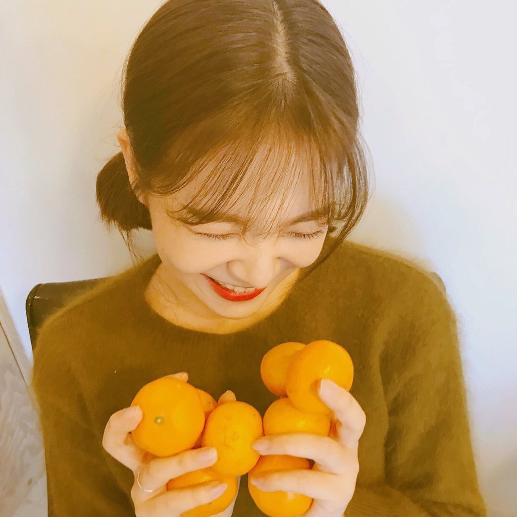 ( ROLEPLAYER • ℳun!Talk ) Trapped in twenty years old body and being so attractive.