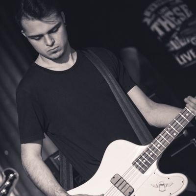 Corentin_Gvs's profile picture. Bassiste de Hardcore Pony Club @WeareHPC
Instagram: wearehpc