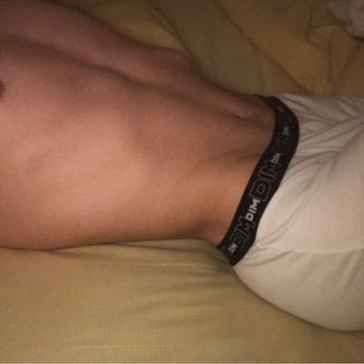 GodisinMCPC's profile picture. ma main gauche fait des maths, ma main droite joue Mozart.