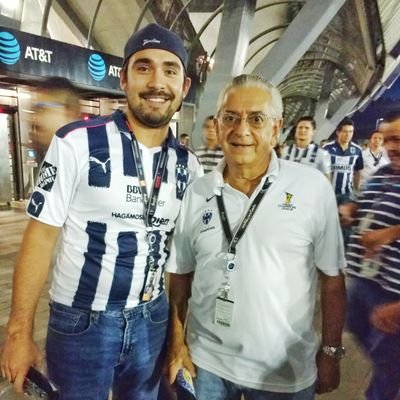 Natural Sportsfan. -Futbolero. Rayados. / Pero sobre todas las cosas cursi.