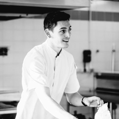 Passionné de cuisine, étudiant au lycée  hôtelier de Toulouse
suivez moi sur @Instagram : @florianrnx