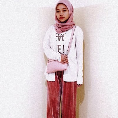 larassekara's profile picture. Look for your future not your past.