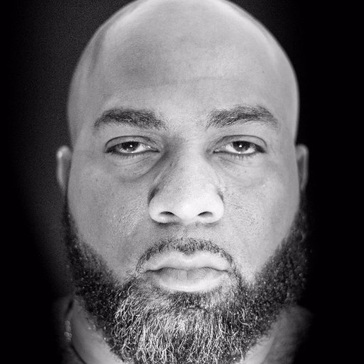 Blessed with the ability to freeze time and inspire you with words! #gordonparks #757 #VALOVE

IG: @echoexposure