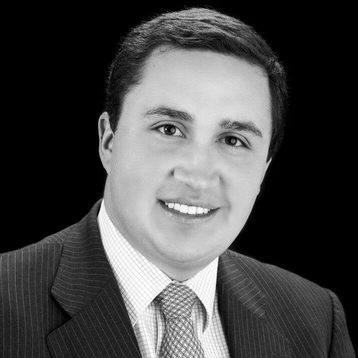 Socio-Director de Caballero Rodríguez Abogados Asociados, Hincha Fiel de Ind Santa Fe.