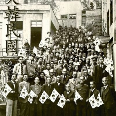 goldfish0391's profile picture. 사람사는 세상.
노무현을 좋아했더니 주위에서 좌빨이라고.
그럼 좌빨 하지 뭐. 까짓거..
난  사람사는 세상에 좌빨이다.