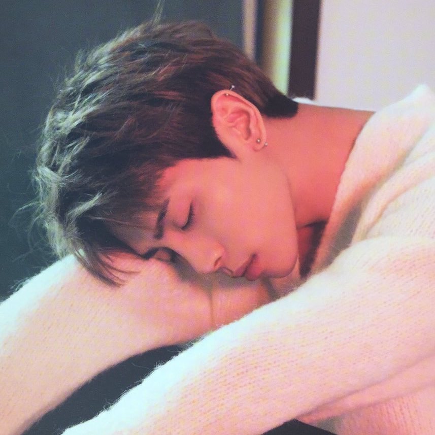 catboylink's profile picture. how can we answer that to which we have no knowledge 🤷‍♀️