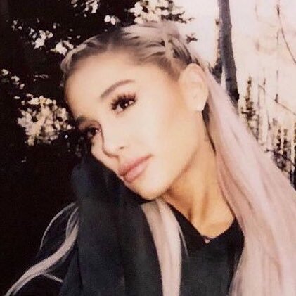here to suppor my angel, ariana grande ♡