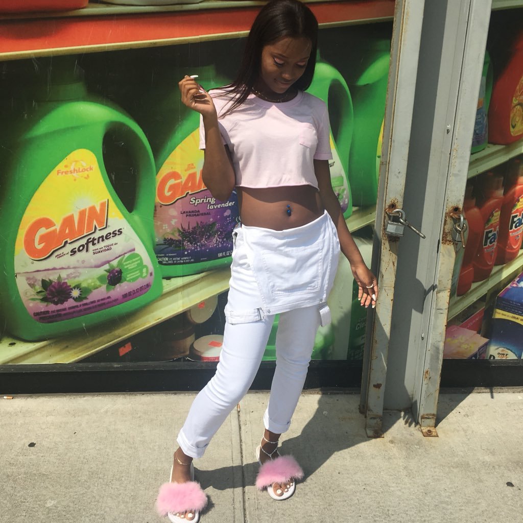 H.S. Graduate 🎓 New on this Follow me 💋