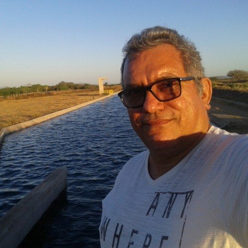 nem alto, nem baixo, nem gordo, nem magro. sou assim