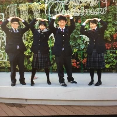 4人の高校1年生が、世界をもっと良くするためにとアイディアを出し合い一つのムービーを作りました。