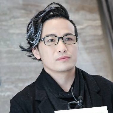 yue_luping's profile picture. 批评者，数字策展人，太空艺术家