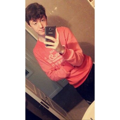 19, from Ireland 🍀 Vet Nursing student & just living life 💕 Love Lady Gaga 🎶 Food 🍦 Shopping 🎁 Animals 🐶 Gaming 🎮 #FollowBack Snapchat: the_quinner98