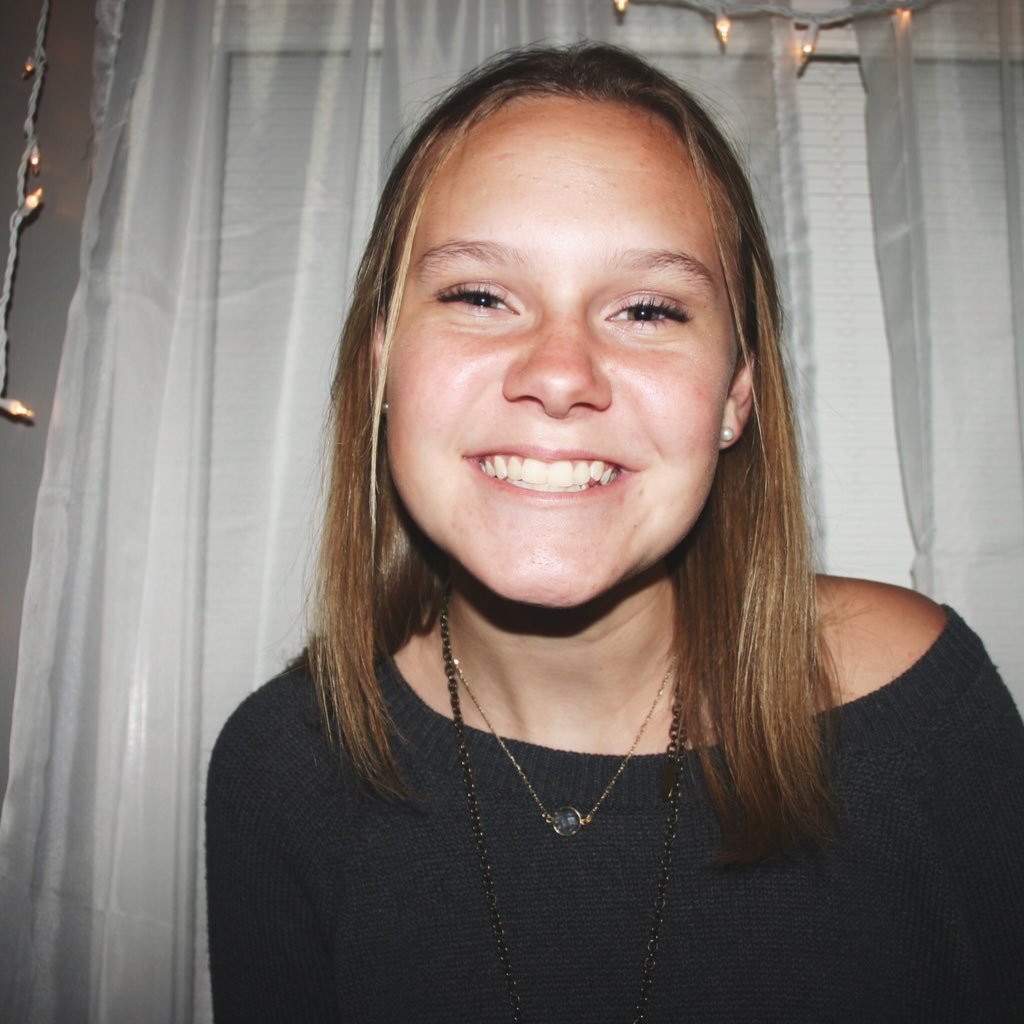 courttneyy__'s profile picture. chin up kiddo, they’d kill to see you fail.