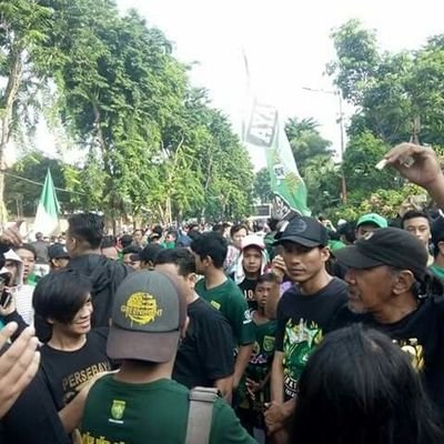 kobarkan semangat juang mu                  💚P  E  R  S  E  B  A  Y  A💚               kebanggaan tetap kebanggaan               kau takkan pernah tergantikan.
