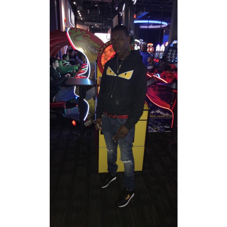 #✨El Glo 💫 🎱💯🤘🏾🅿️🅱️Ⓜ️                             〽️oney is the motive 🏃🏾‍♂️💰 .           #King me 👑 8.01 ♌️