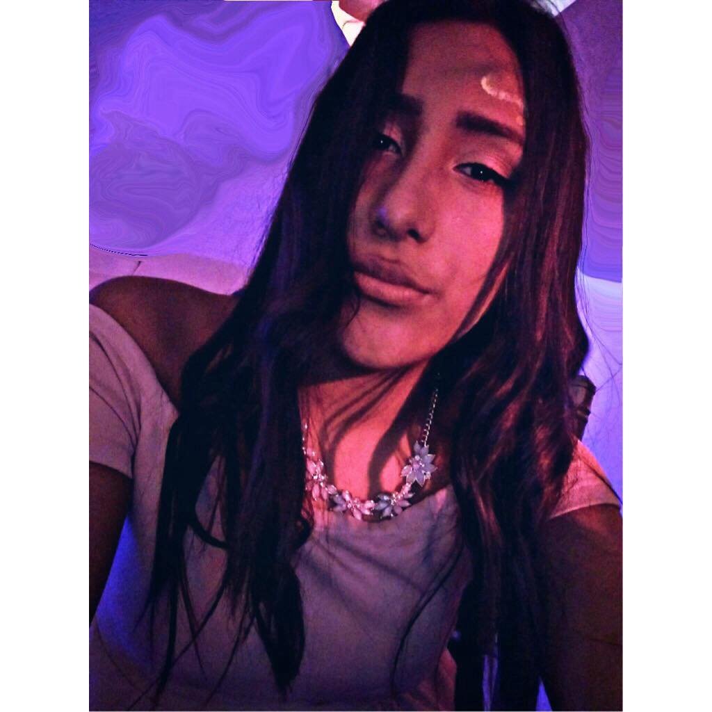 AbrilHinojosa4's profile picture. Sabemos que la vida es muy corta pero quien es para decirnos que lo eterno no existe Para no cometer errores solo basta no haber nacido ALONSO VILLAL