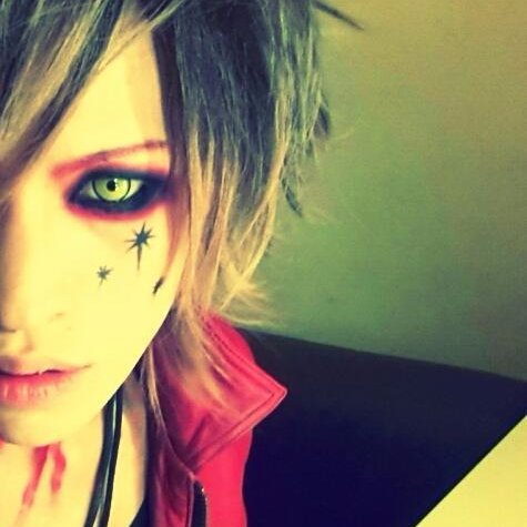 wedecine's profile picture. • Hobbies : Pokemon League Champion. #GEEK | Bibliophile, passionné d'art et accro aux concerts. | Gn'R&Maggot | Partenariat “Brachyura” avec @Old_December.