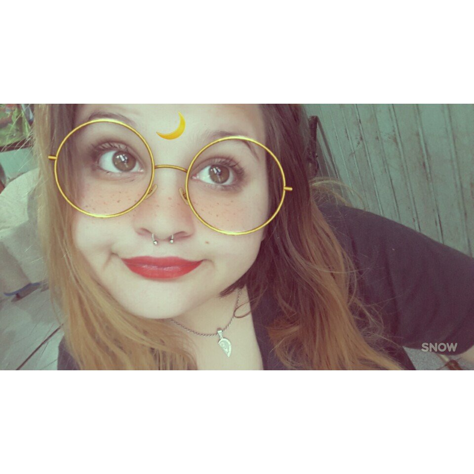 1998 » ♊
Él era una biblioteca y yo quería leer todos sus libros.